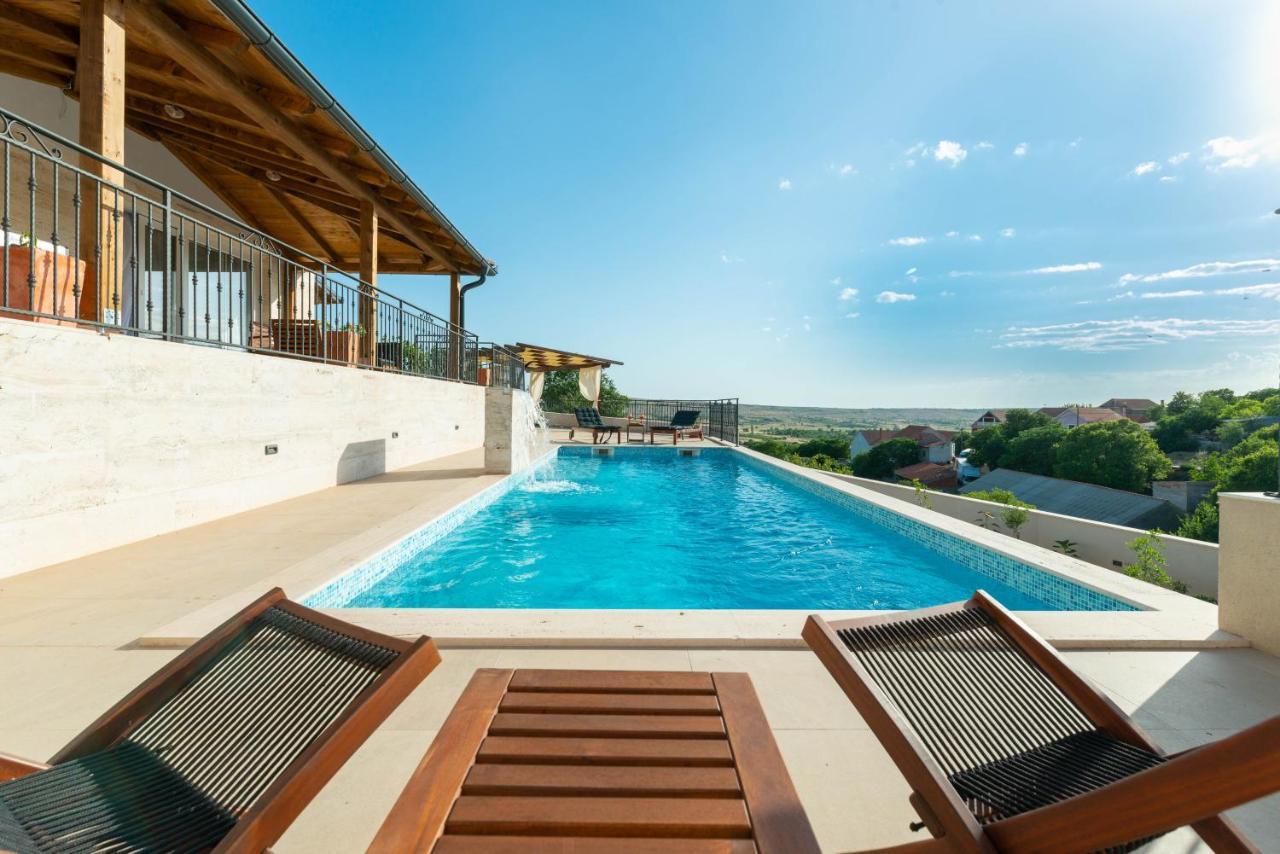 Modern Rustic Villa Kate เบนโควัส ภายนอก รูปภาพ