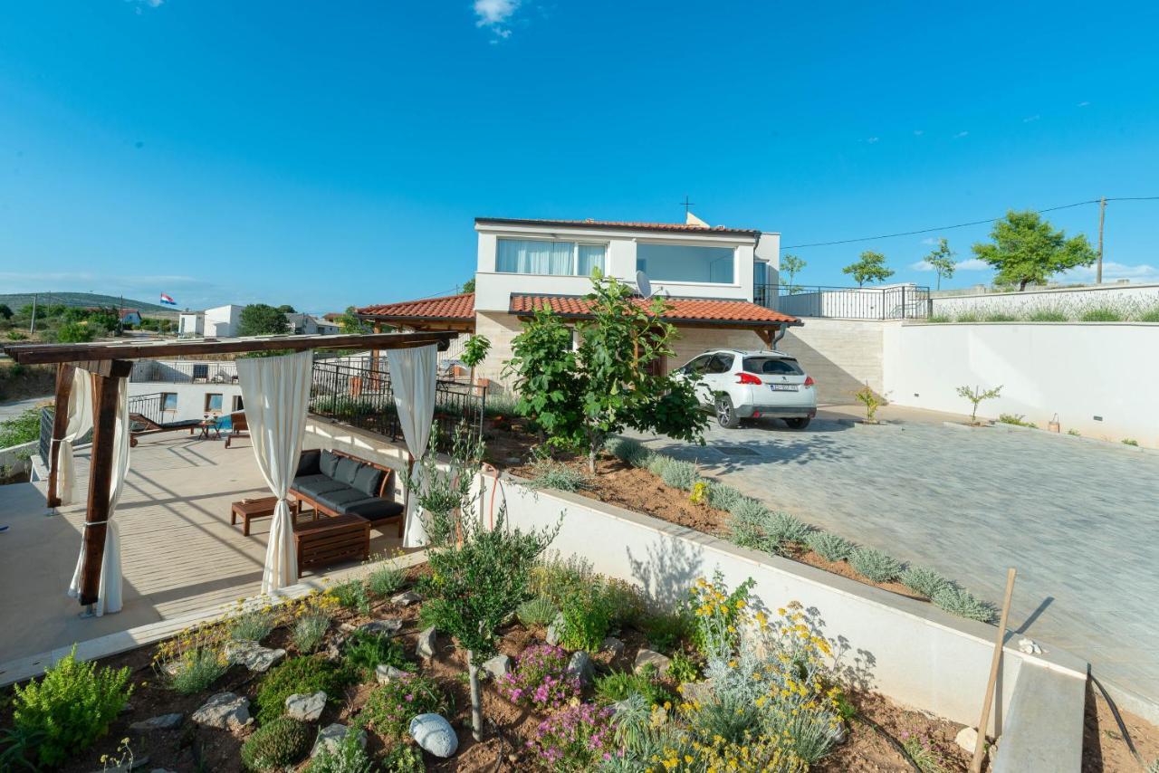 Modern Rustic Villa Kate เบนโควัส ภายนอก รูปภาพ