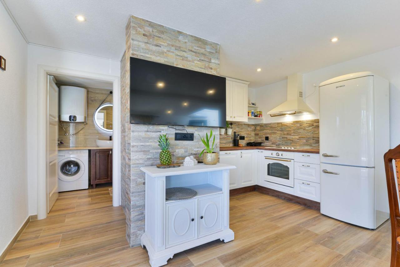 Modern Rustic Villa Kate เบนโควัส ภายนอก รูปภาพ