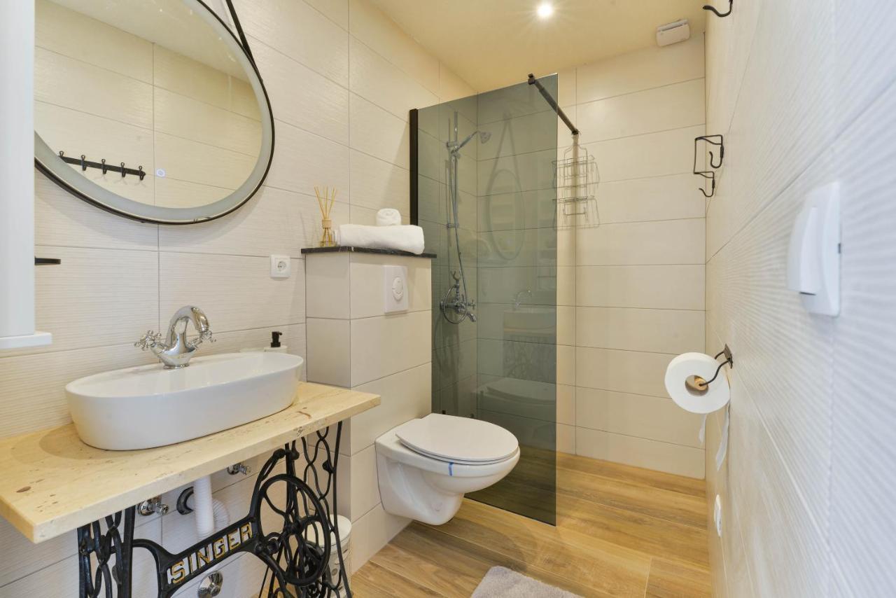 Modern Rustic Villa Kate เบนโควัส ภายนอก รูปภาพ