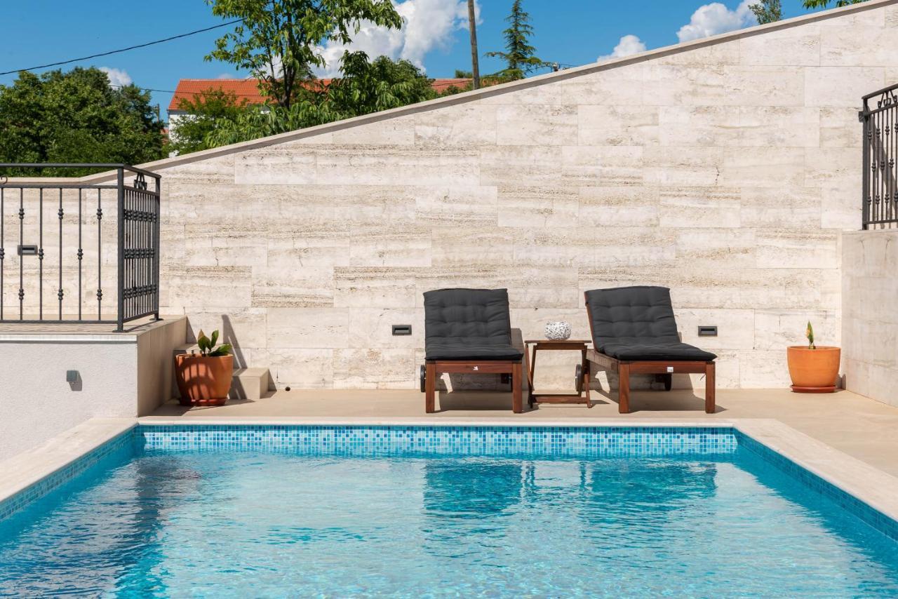 Modern Rustic Villa Kate เบนโควัส ภายนอก รูปภาพ