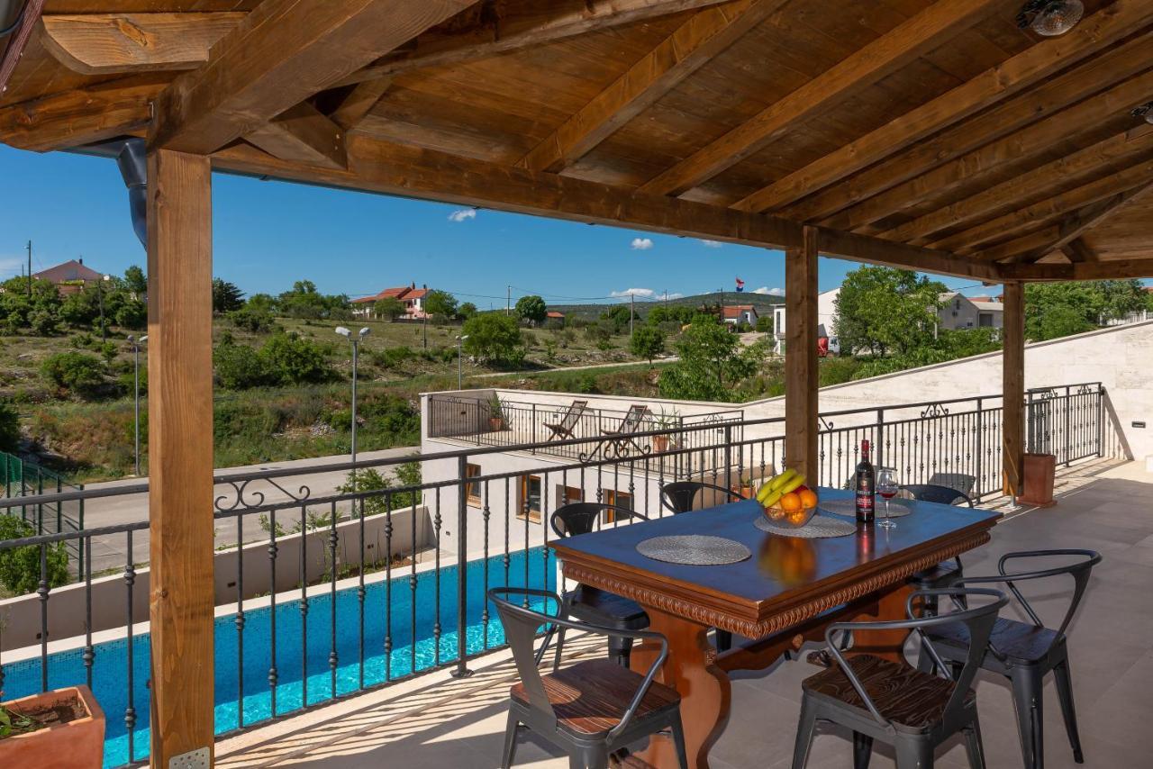 Modern Rustic Villa Kate เบนโควัส ภายนอก รูปภาพ