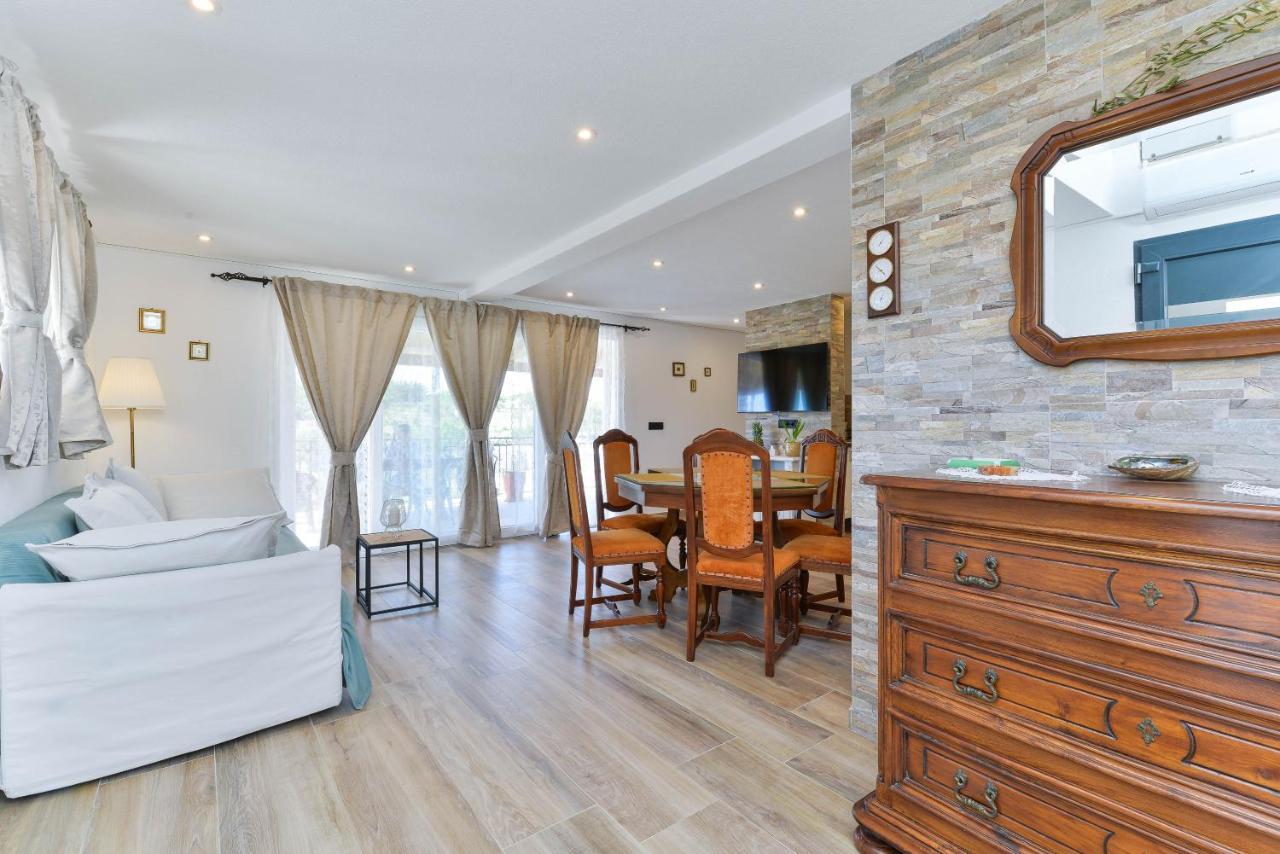 Modern Rustic Villa Kate เบนโควัส ภายนอก รูปภาพ
